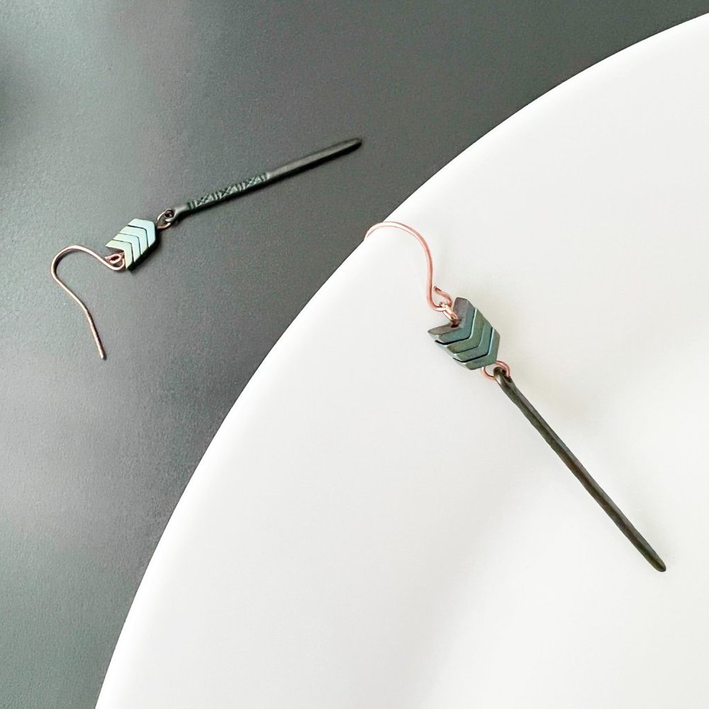 NEW "Lagertha" Stone Earrings (green/blue) - Picture 4 of 6